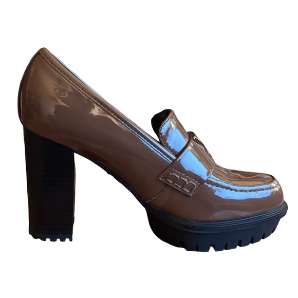 🐌 Guess Patent Lug Sole High Heel Loafers in Caramel, Size 8.5 - Picture 5 of 9